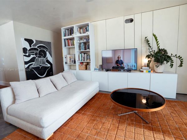 1801 S Treasure Dr, Unit 526, North Bay Village, FL 33141