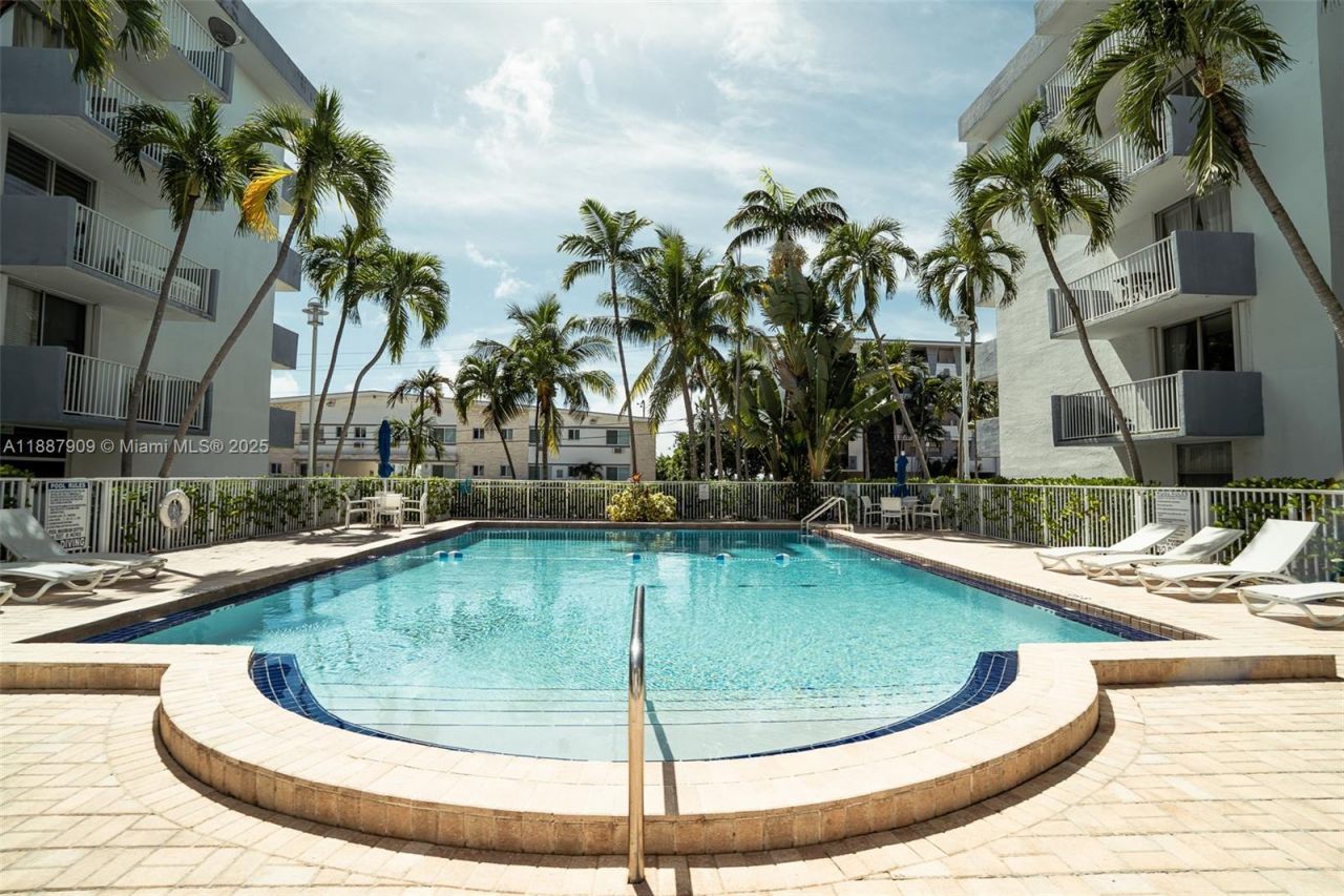 1801 S Treasure Dr, Unit 526, North Bay Village, FL 33141 Photo