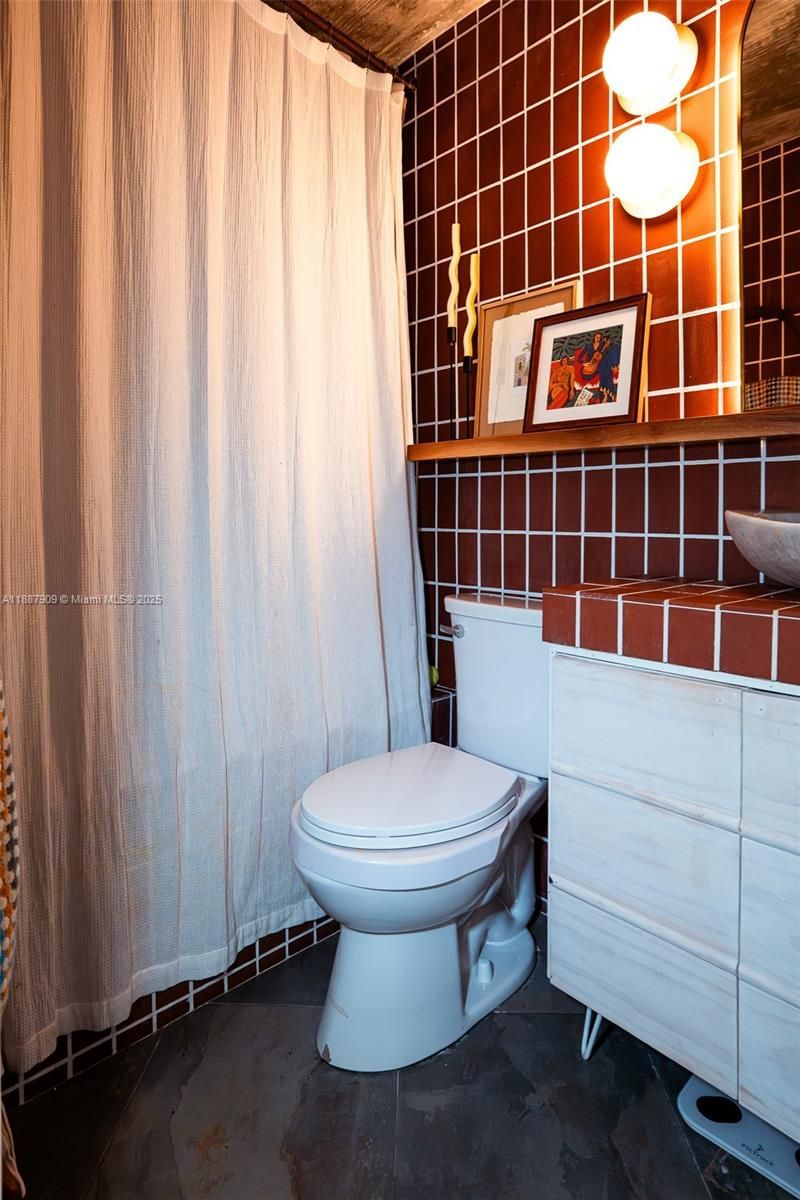 1801 S Treasure Dr, Unit 526, North Bay Village, FL 33141 Photo