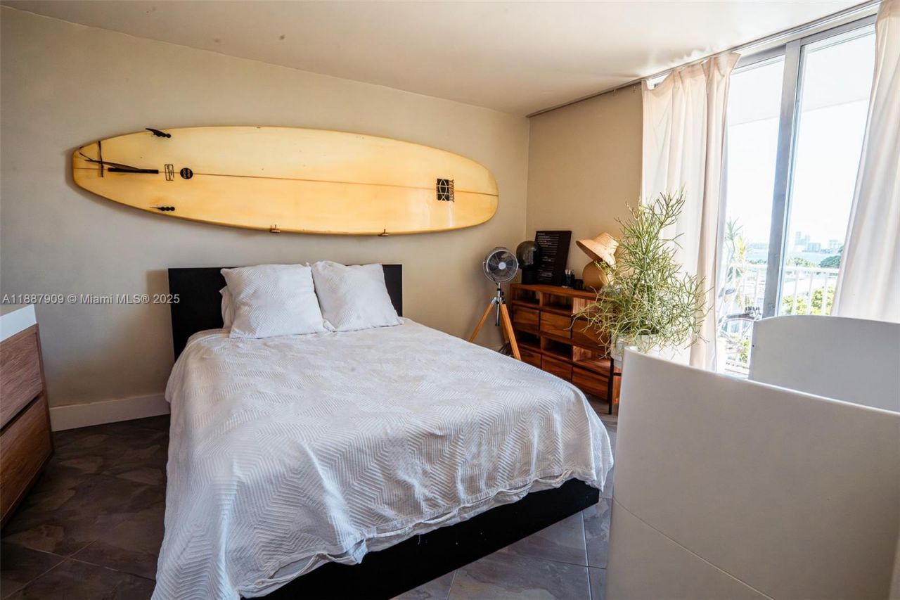 1801 S Treasure Dr, Unit 526, North Bay Village, FL 33141 Photo