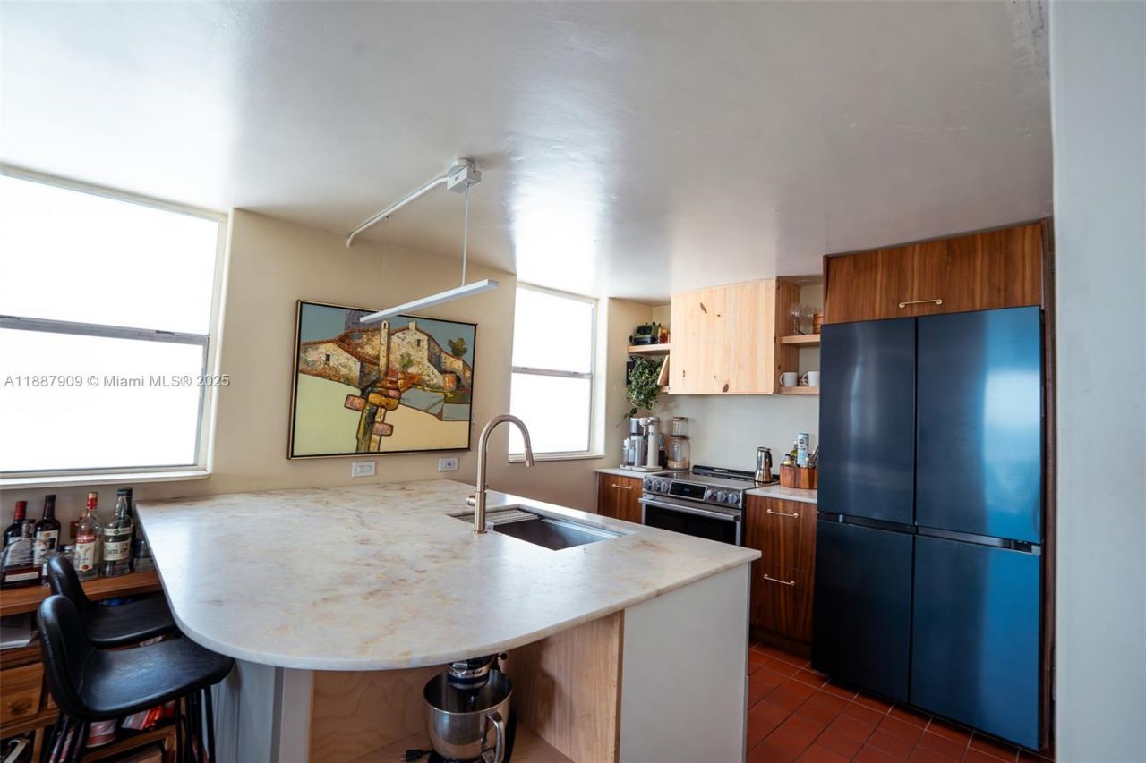 1801 S Treasure Dr, Unit 526, North Bay Village, FL 33141 Photo