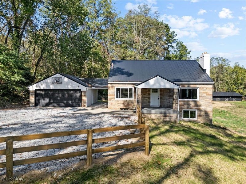 1043 Krumroy Road, Akron, OH 44306 Photo 1