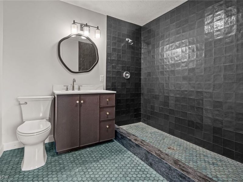 1043 Krumroy Road, Akron, OH 44306 Photo 18