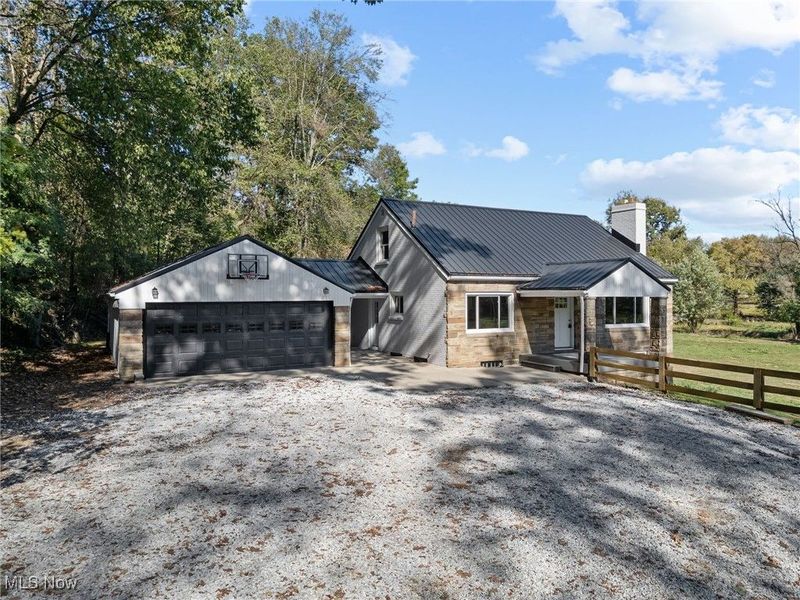 1043 Krumroy Road, Akron, OH 44306 Photo 2