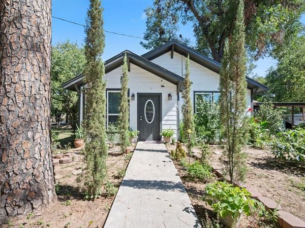 501 S Austin Street, De Leon, TX 76444