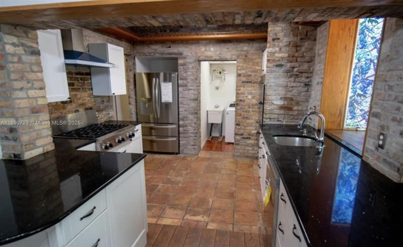 3050 Alton Rd, Miami Beach, FL 33140 Photo