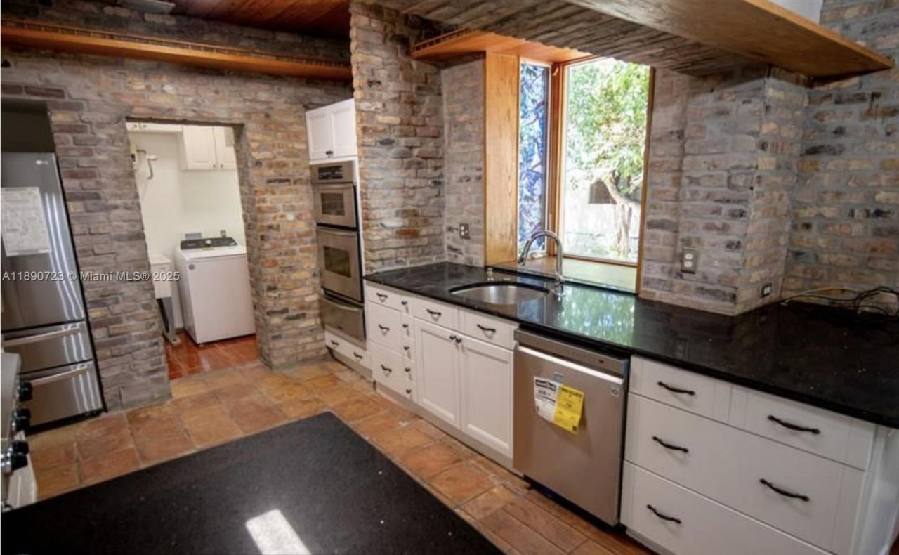 3050 Alton Rd, Miami Beach, FL 33140 Photo