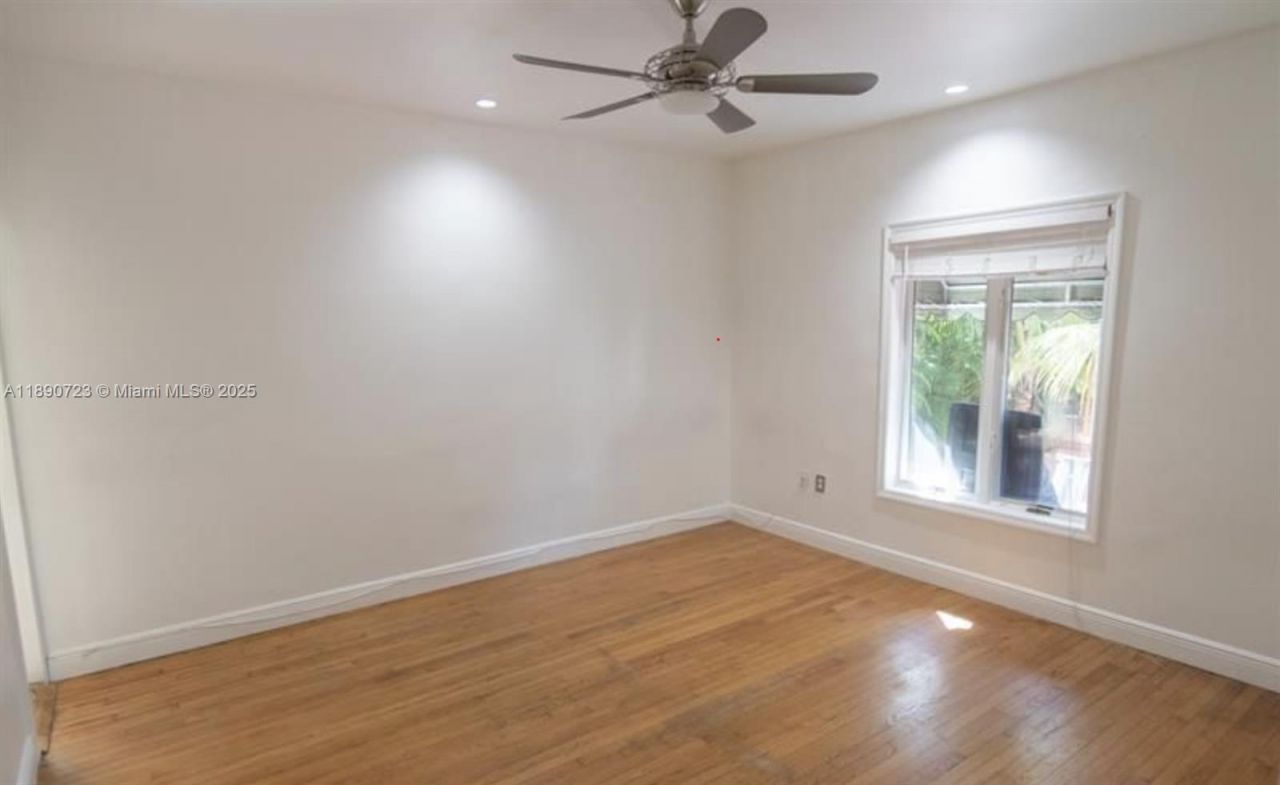 3050 Alton Rd, Miami Beach, FL 33140 Photo