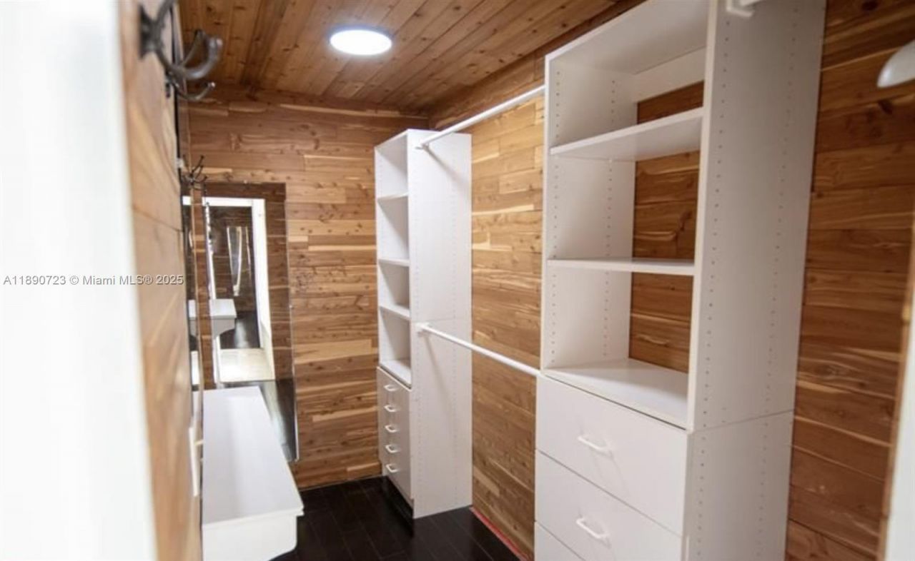 3050 Alton Rd, Miami Beach, FL 33140 Photo