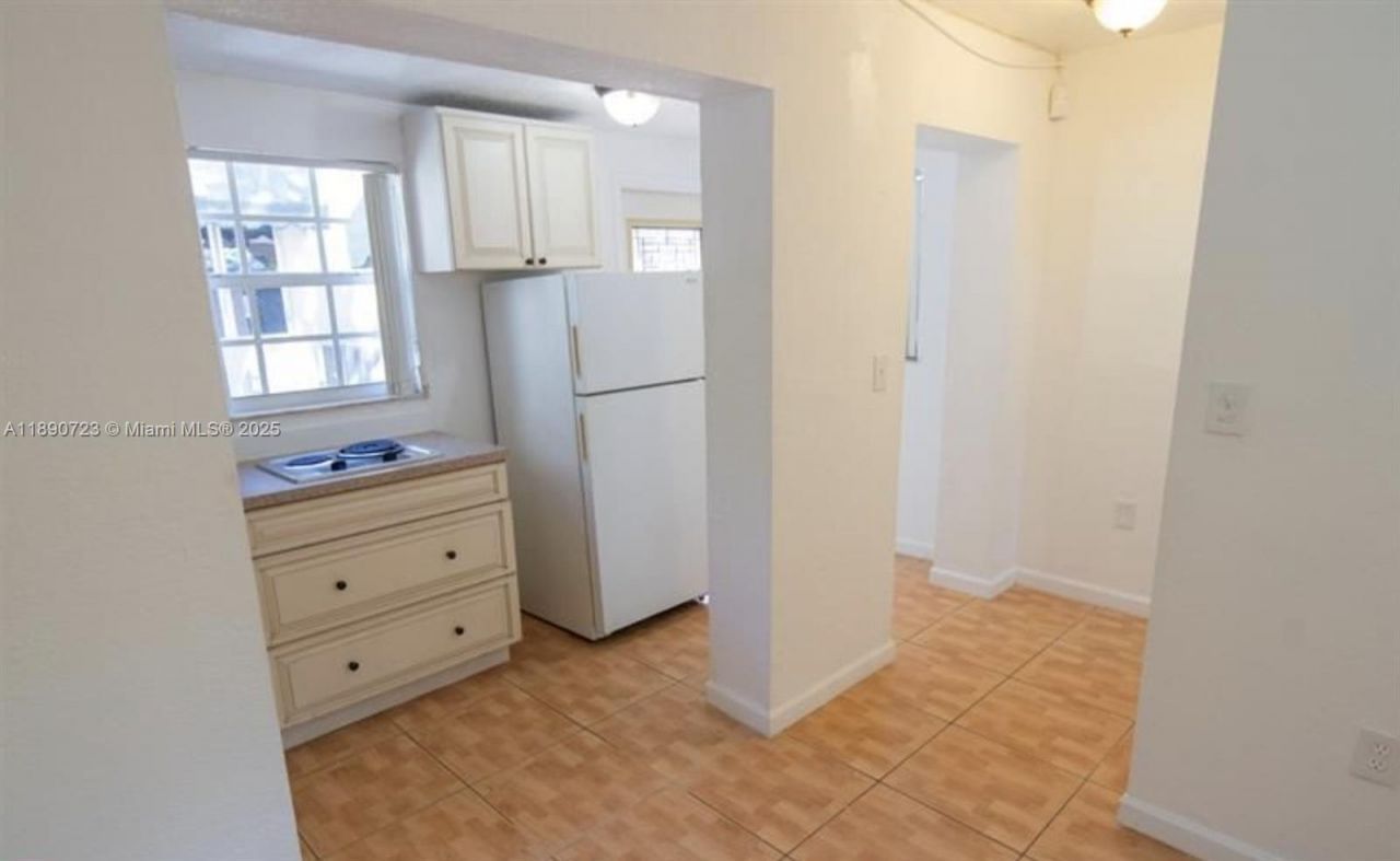 3050 Alton Rd, Miami Beach, FL 33140 Photo