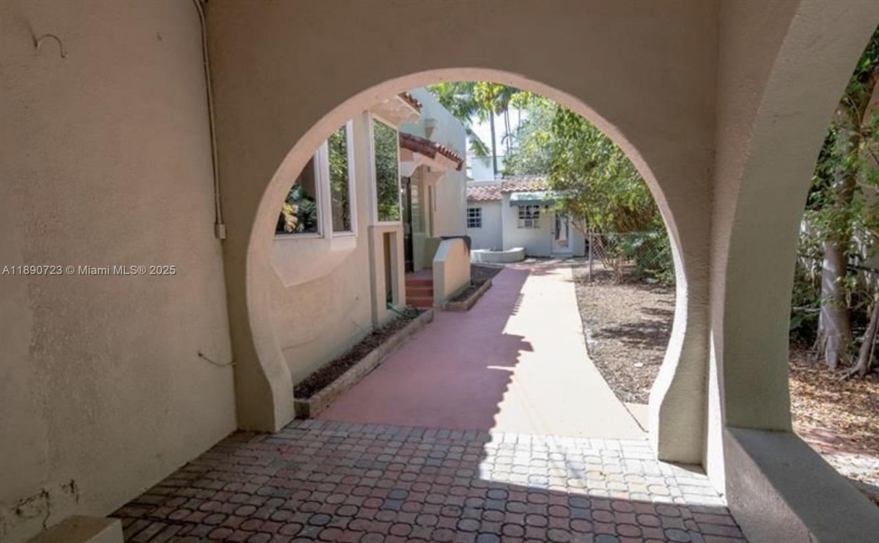 3050 Alton Rd, Miami Beach, FL 33140 Photo