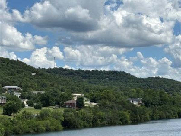 55 Sailboat Drive , Holiday Island, AR 72631