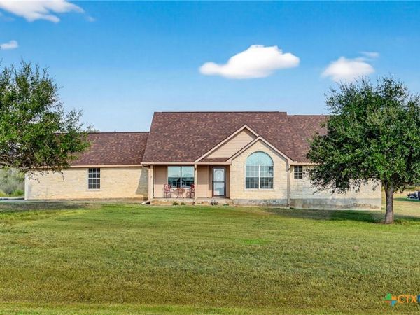 175 Creekwood Drive, Gonzales, TX 78629