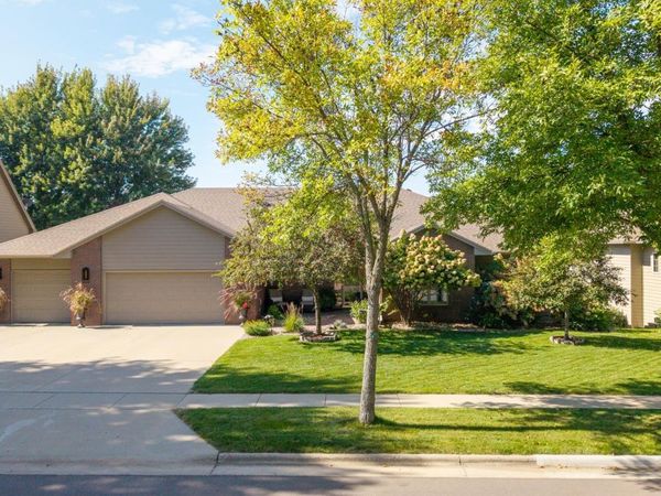 3056 S Coral Ct, Sioux Falls, SD 57103