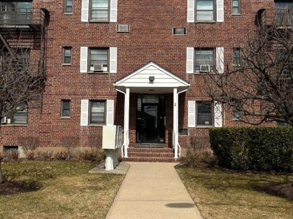 241 E Main St, Bergenfield, NJ 07621
