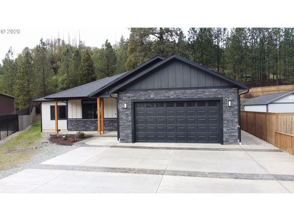 147 Deer Song CT, Canyonville, OR 97417