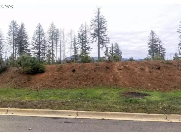 1304 GREEN VALLEY DR, Cave Junction, OR 97523