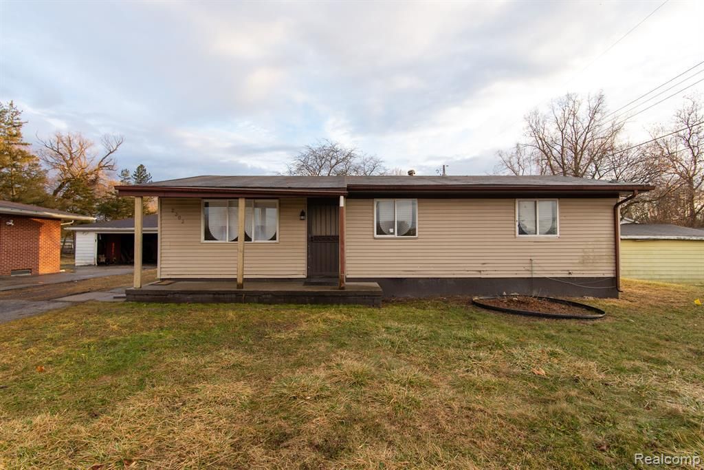 2303 W Coldwater Road, Mt. Morris Township, MI 48505 Main Photo