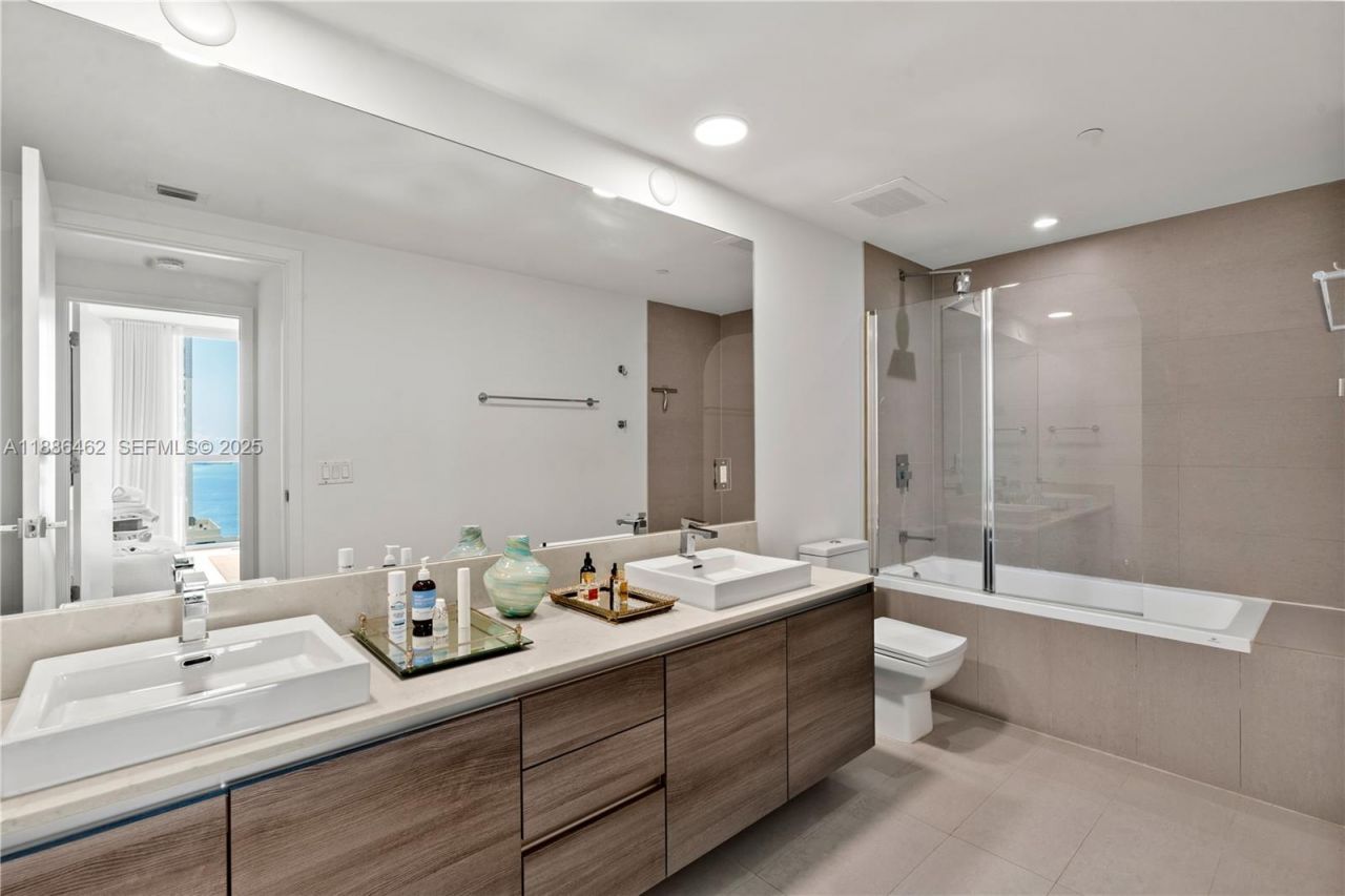 1080 Brickell Ave, Unit 2606, Miami, FL 33131 Photo