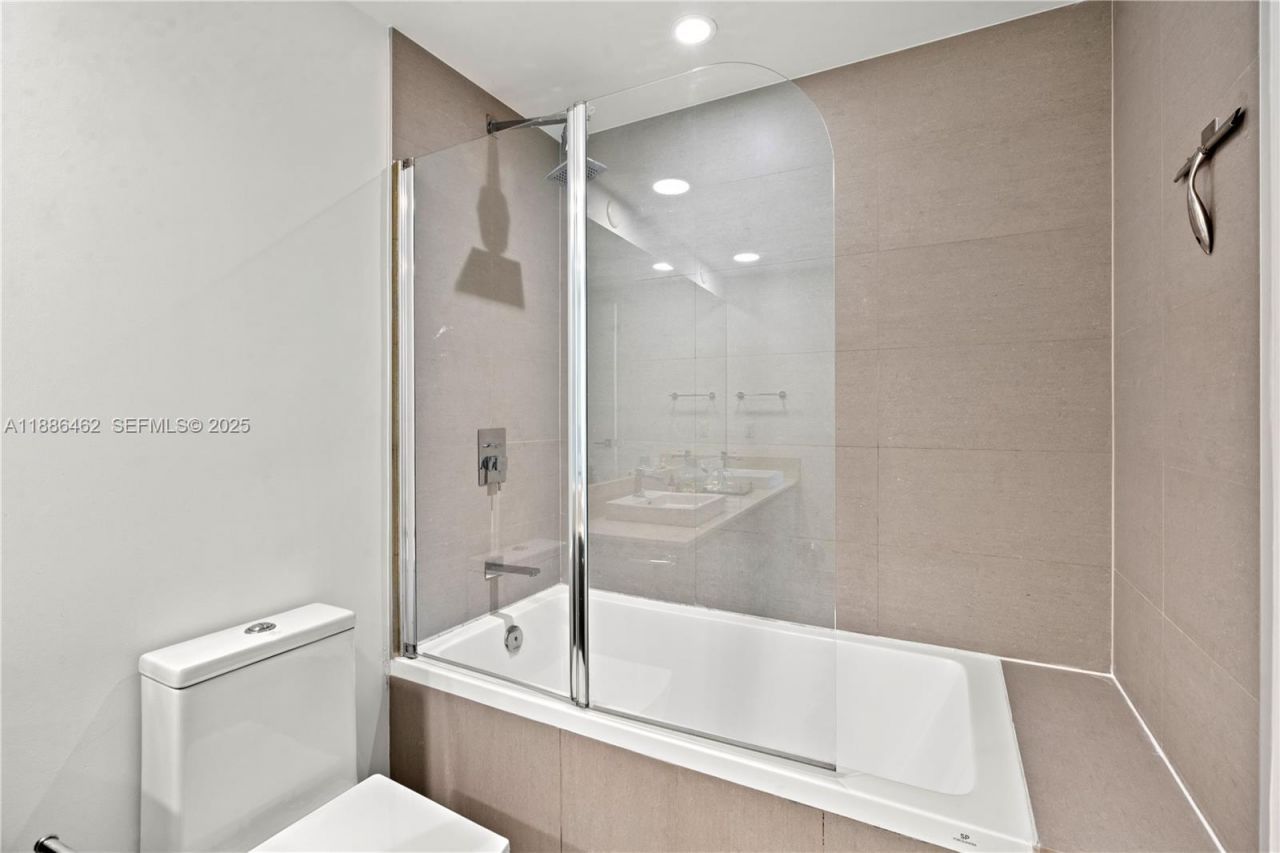 1080 Brickell Ave, Unit 2606, Miami, FL 33131 Photo