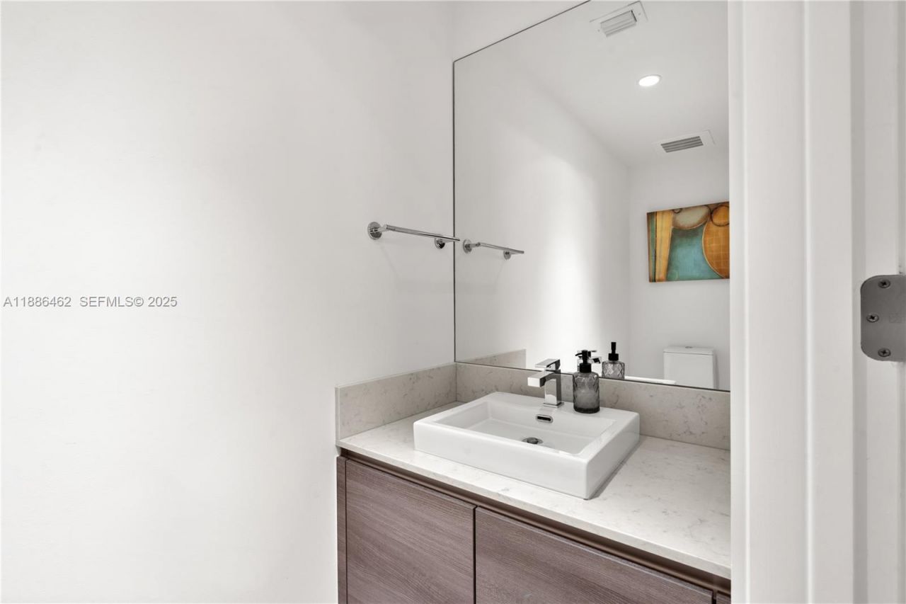 1080 Brickell Ave, Unit 2606, Miami, FL 33131 Photo