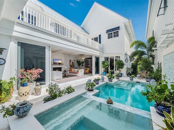 909 10th AVE S, NAPLES, FL 34102