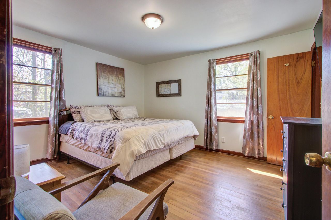 1925 Belgrade Avenue Photo 23