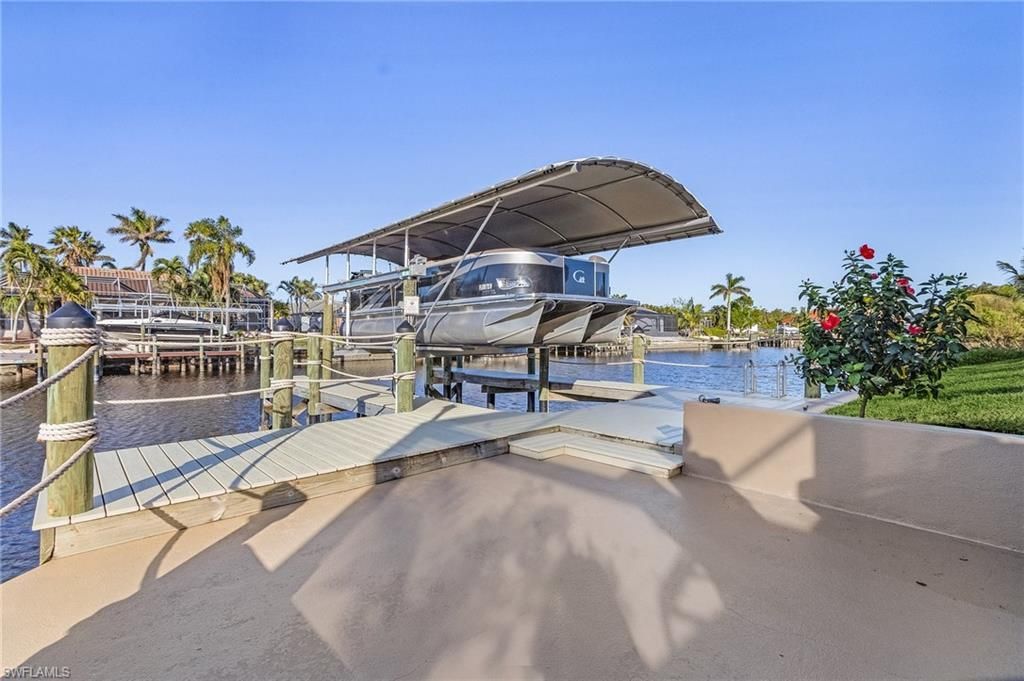 2027 SE 21st St, Cape Coral, FL 33990 Photo