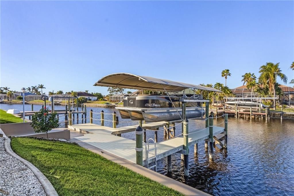 2027 SE 21st St, Cape Coral, FL 33990 Photo