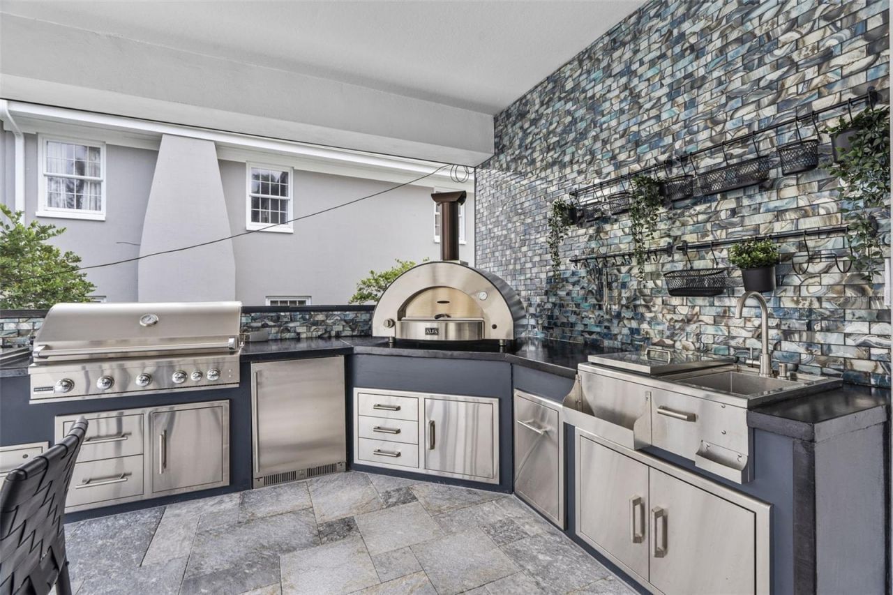 242 Estado Way Ne, Saint Petersburg, FL 33704 Photo