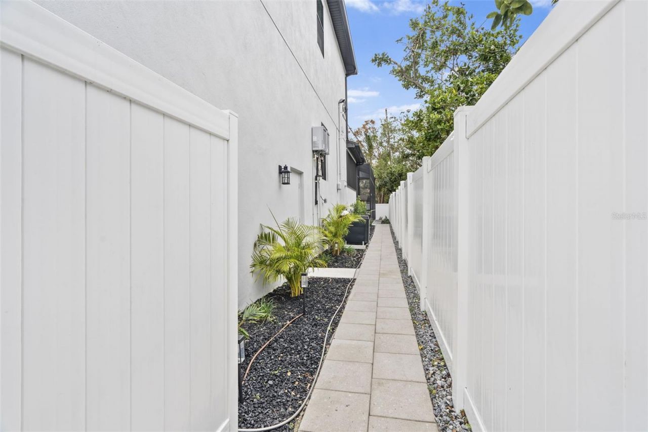 242 Estado Way Ne, Saint Petersburg, FL 33704 Photo