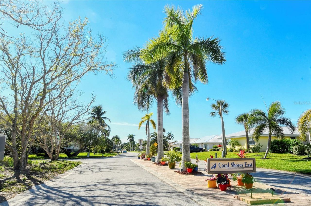 4503 Coral Lake Drive, Bradenton, FL 34210 Photo