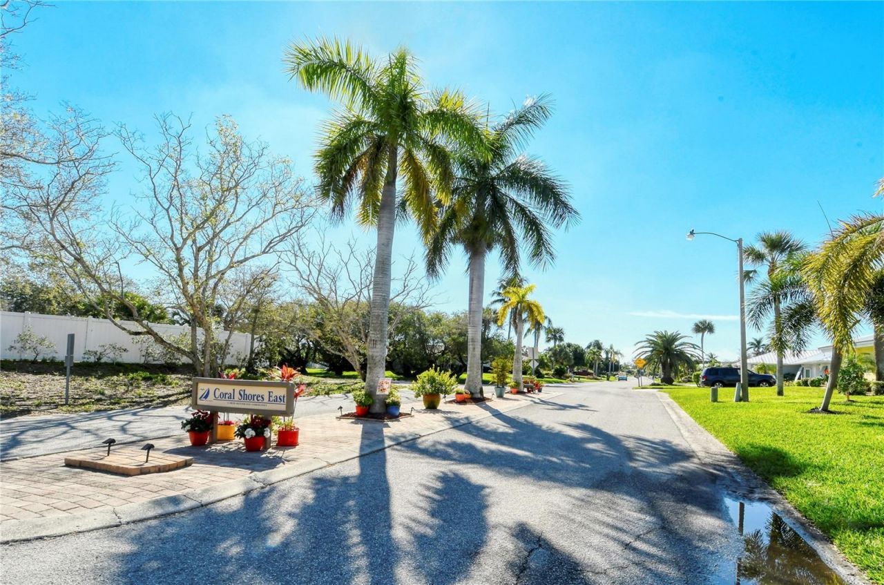 4503 Coral Lake Drive, Bradenton, FL 34210 Photo