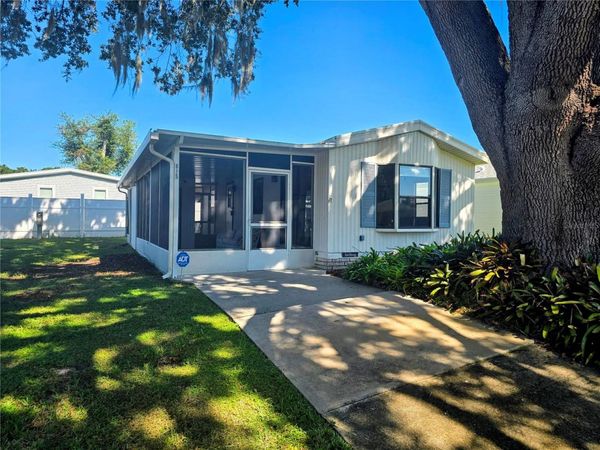 615 NE COTTAGE PARK LANE, LEESBURG, FL 34748