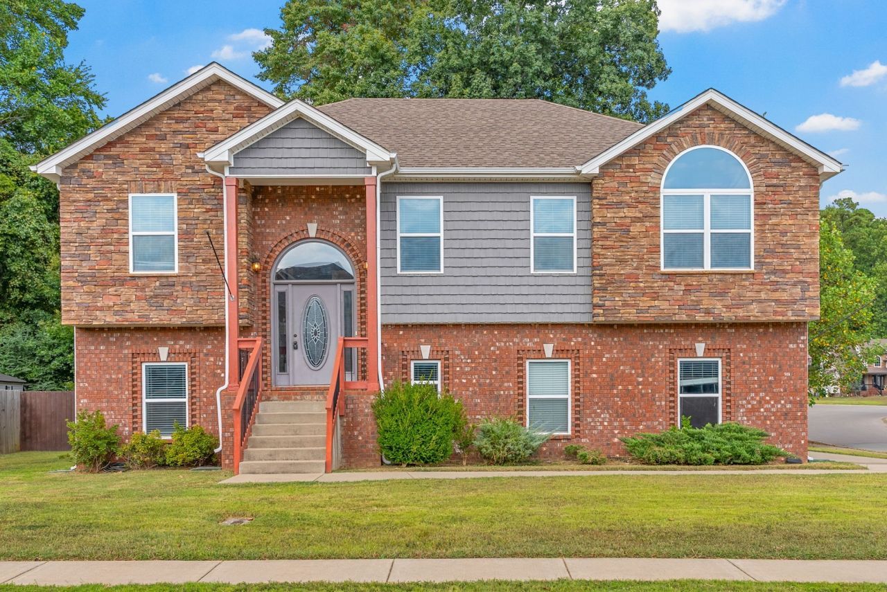 1227 Brigade Dr, Clarksville, TN 37043 Main Photo