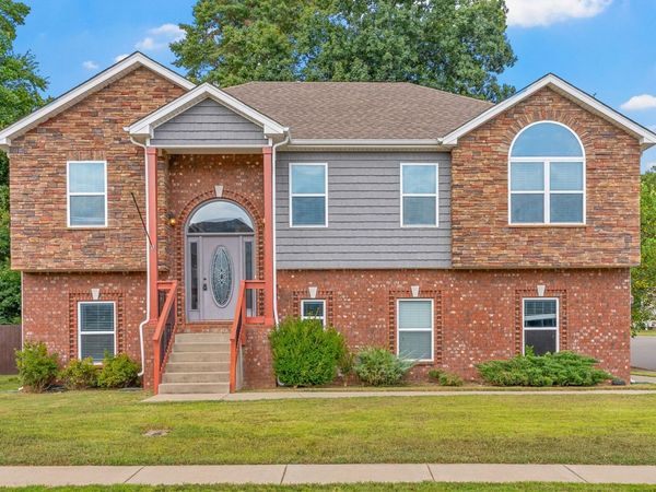 1227 Brigade Dr, Clarksville, TN 37043
