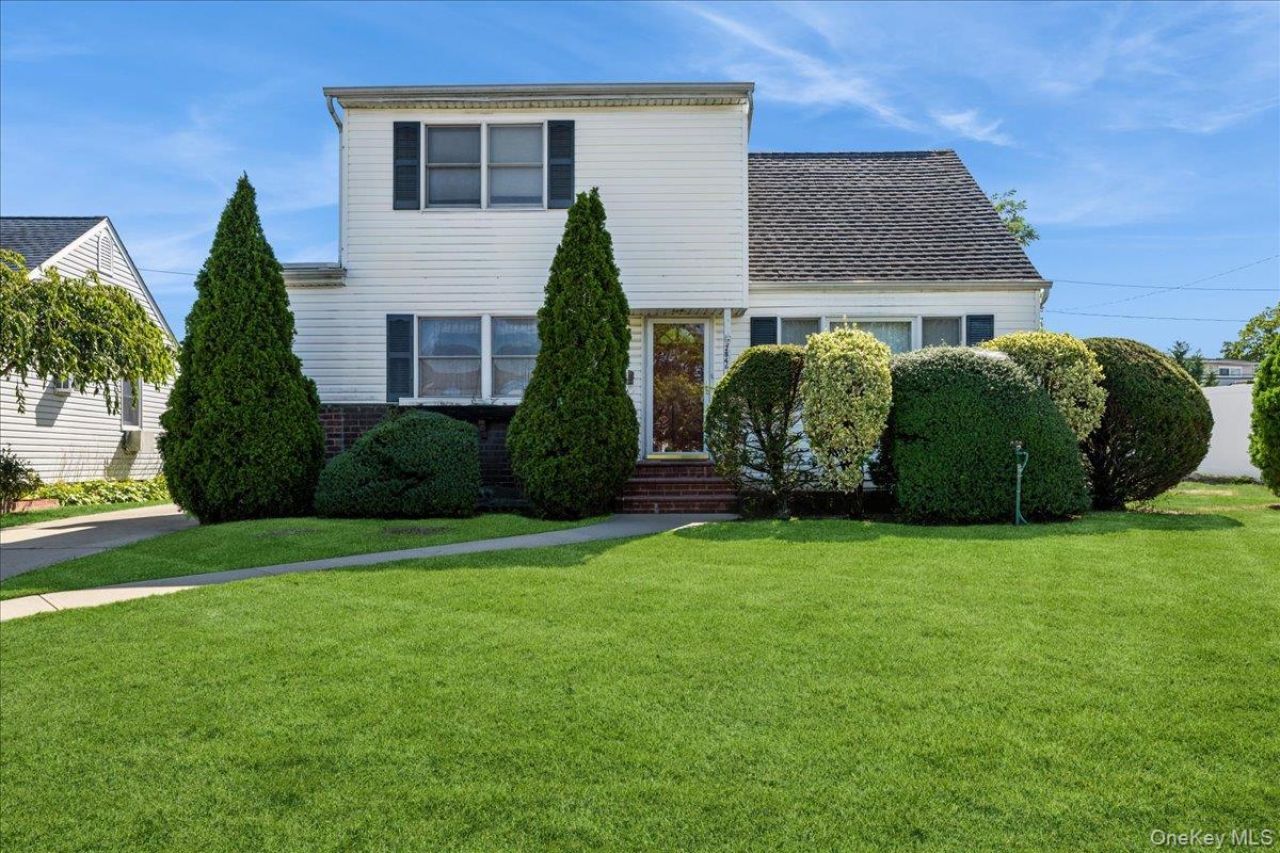 2846 Walter Road, Wantagh, NY 11793 Main Photo