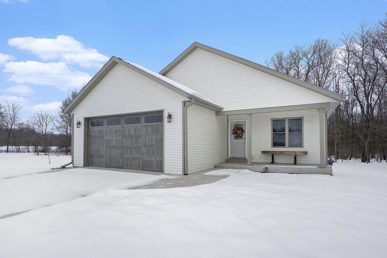 217 Corwin Meadows Drive, Lawrence, MI 49064 Main Photo