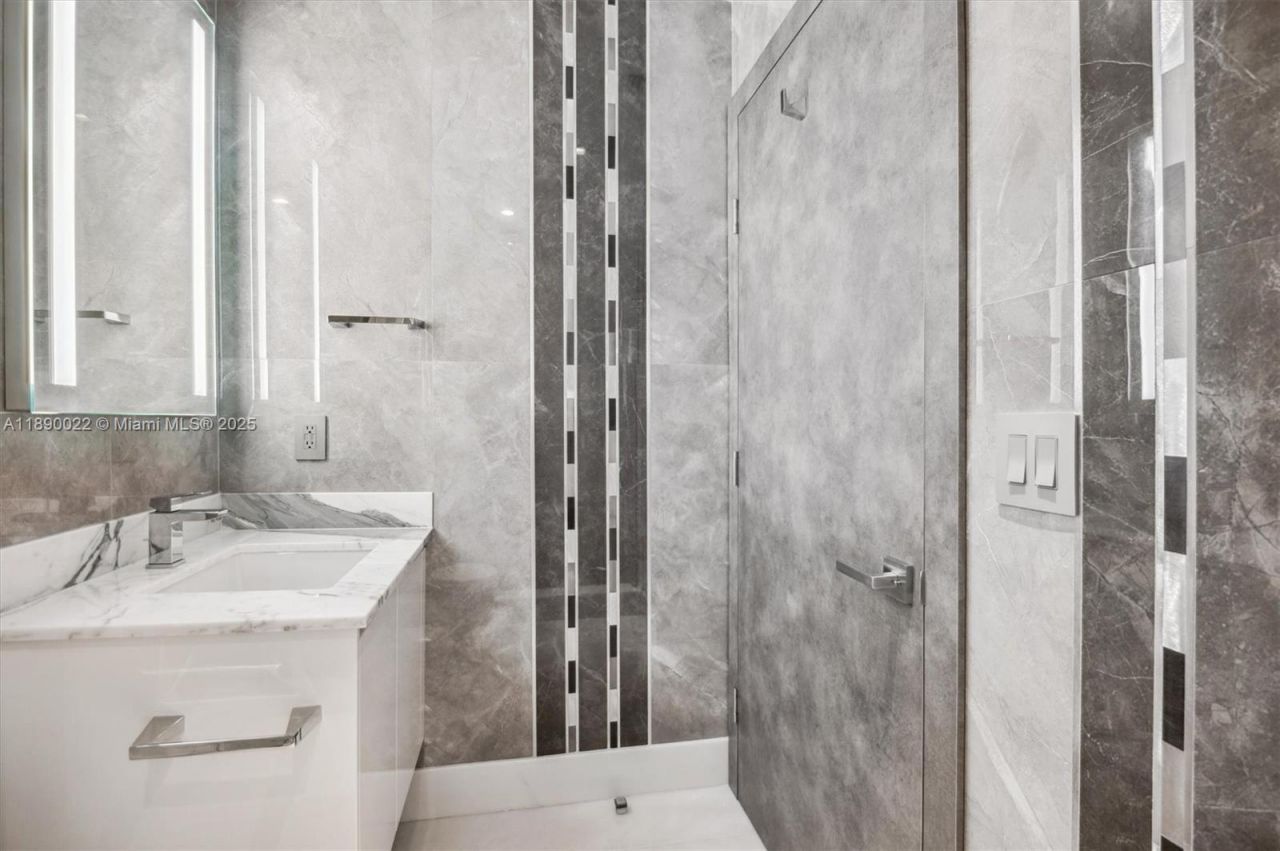 330 Sunny Isles Blvd, Unit 5-UPH04, Sunny Isles Beach, FL 33160 Photo