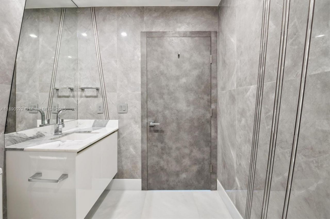 330 Sunny Isles Blvd, Unit 5-UPH04, Sunny Isles Beach, FL 33160 Photo