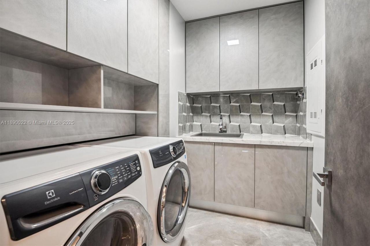 330 Sunny Isles Blvd, Unit 5-UPH04, Sunny Isles Beach, FL 33160 Photo
