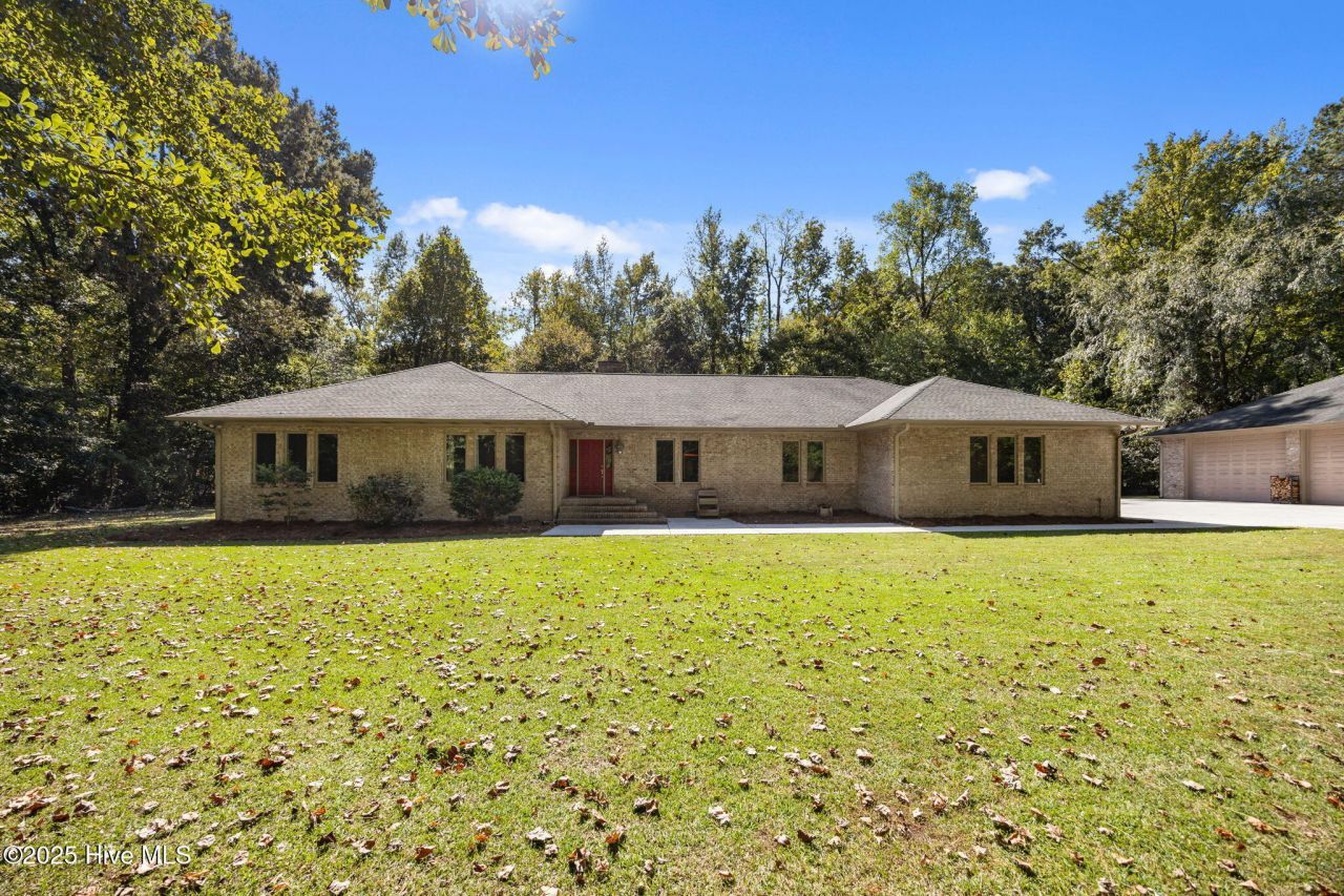 123 Farmington Road, Grimesland, NC 27837 Main Photo