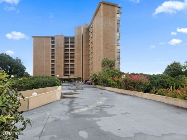 4401 LAKESIDE Drive, Unit 201, Jacksonville, FL 32210