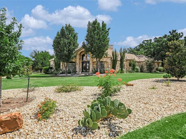 100 Dovetail LN, Georgetown, TX 78628