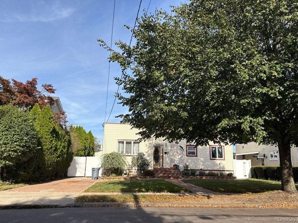 163 Wynsum Avenue, Merrick, NY 11566