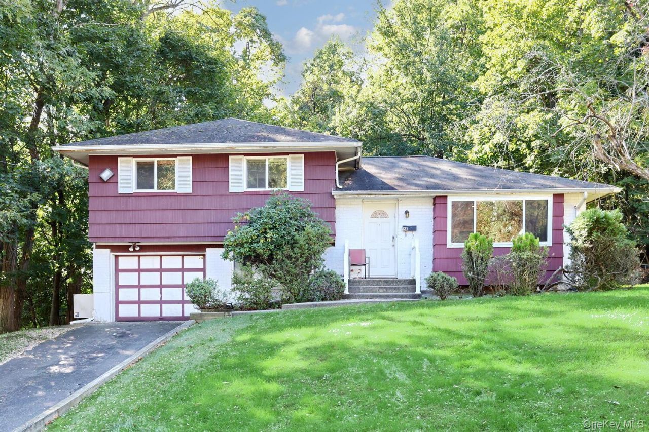 24 Hilltop Lane, Monsey, NY 10952 Main Photo