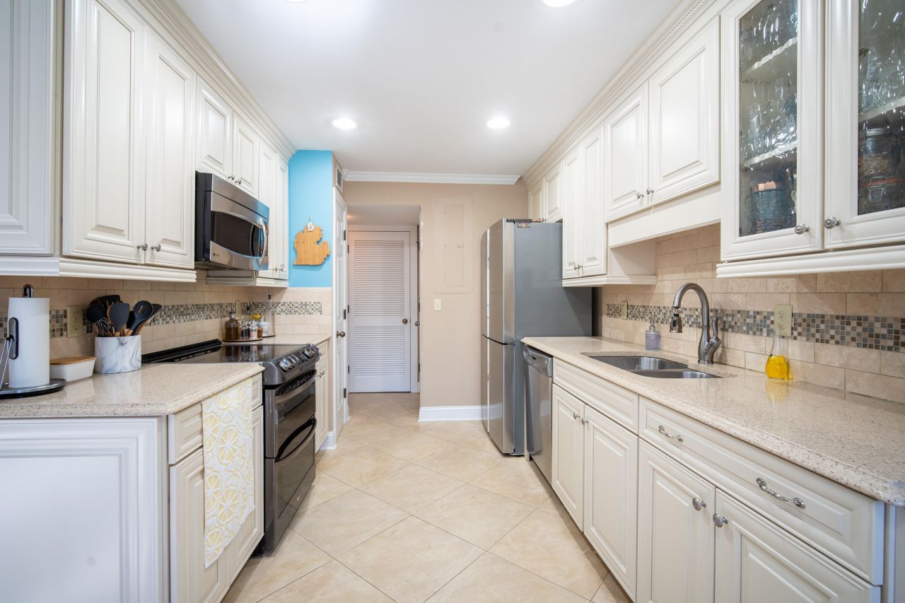 4679 Tennis Club Lane Photo 10