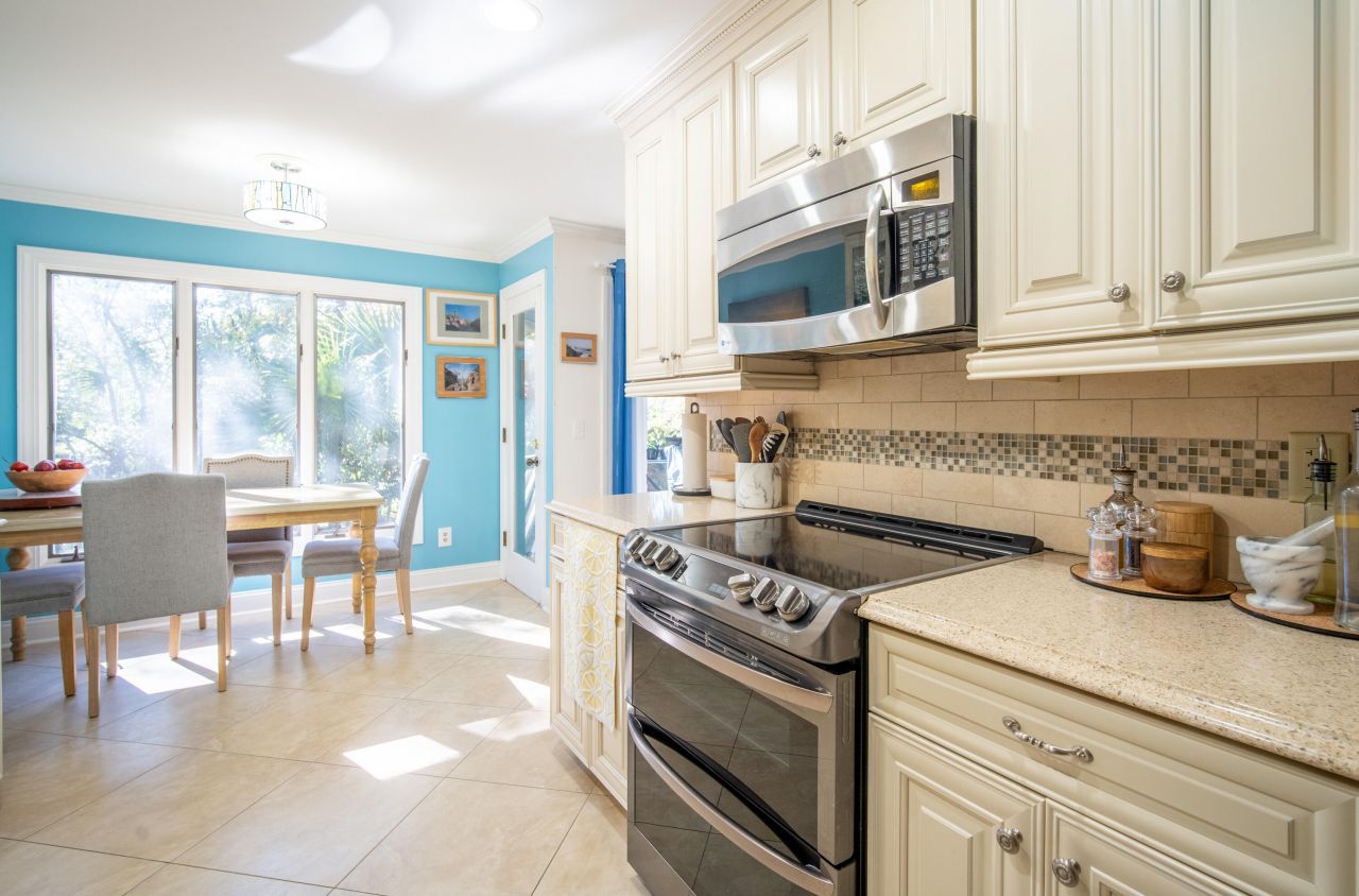 4679 Tennis Club Lane Photo 9