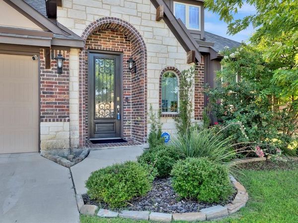 108 Gateway Drive, Alvarado, TX 76009