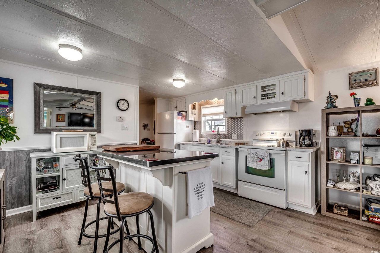 1505 Gardenia Ave. Photo 5